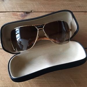 CHANEL sunglasses. Great condition. No scratches.